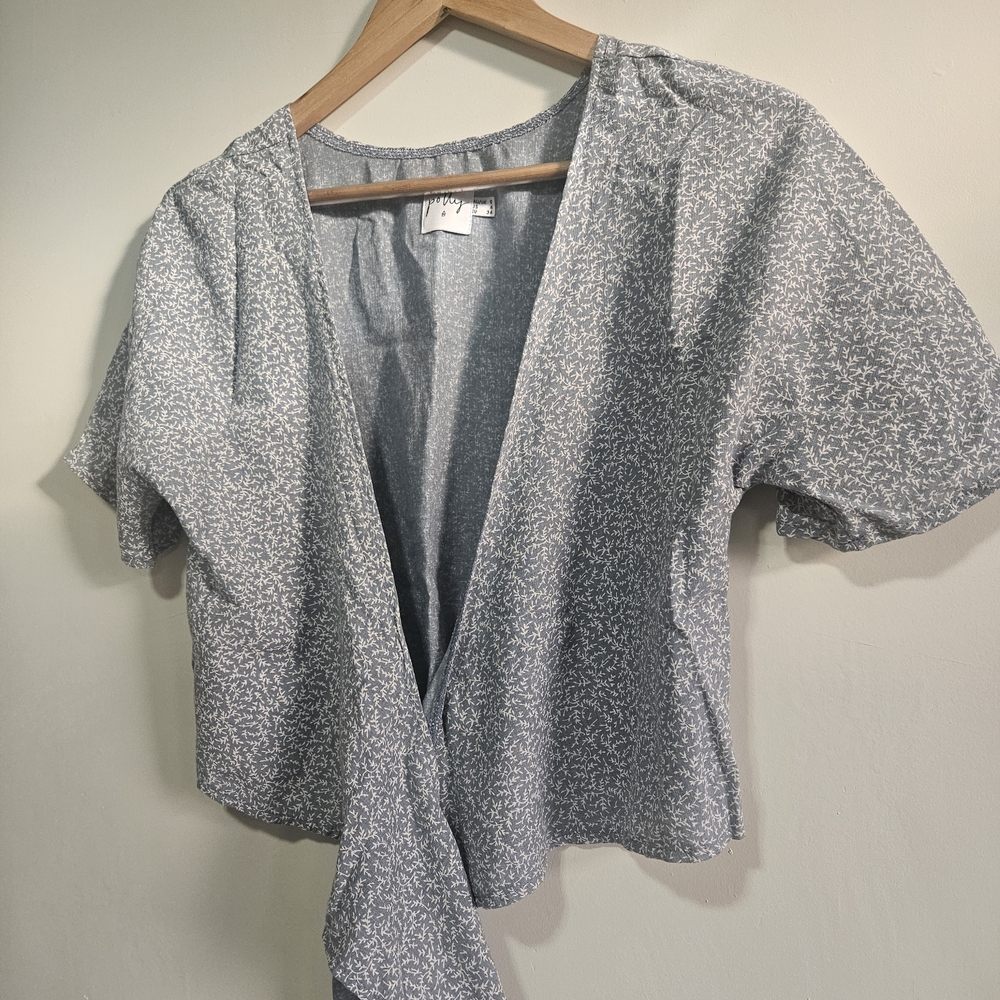 Princess Polly Blue and White lightweight  wrap around Shirt Size 4 coastal - Picture 2 of 6